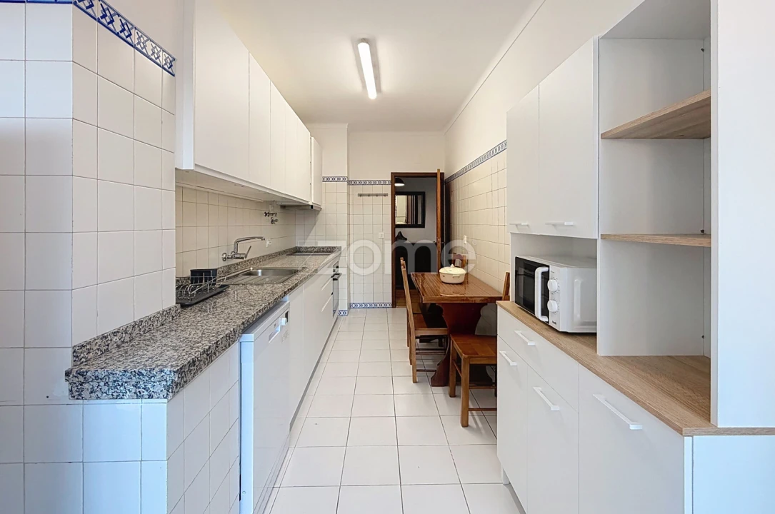 Apartamento T1 para Arrendamento em Santo Antonio dos Olivais Foto 10