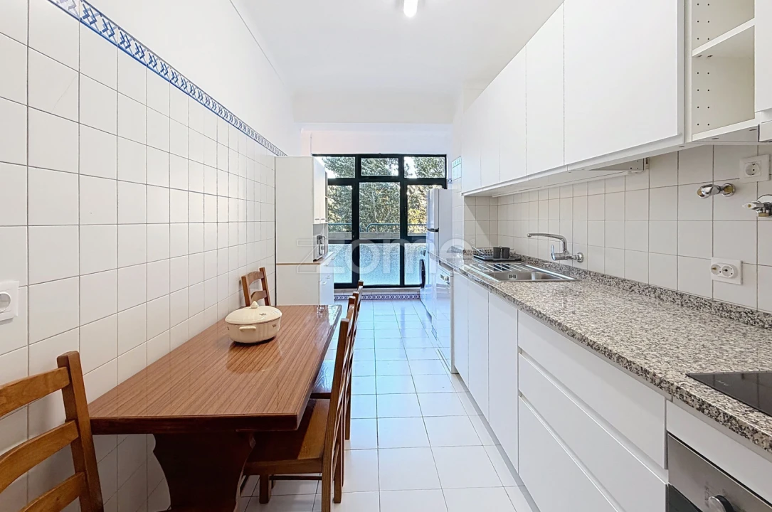 Apartamento T1 para Arrendamento em Santo Antonio dos Olivais Foto 5