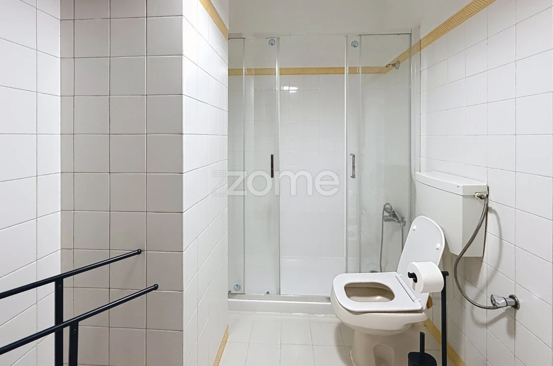 Apartamento T1 para Arrendamento em Santo Antonio dos Olivais Foto 18
