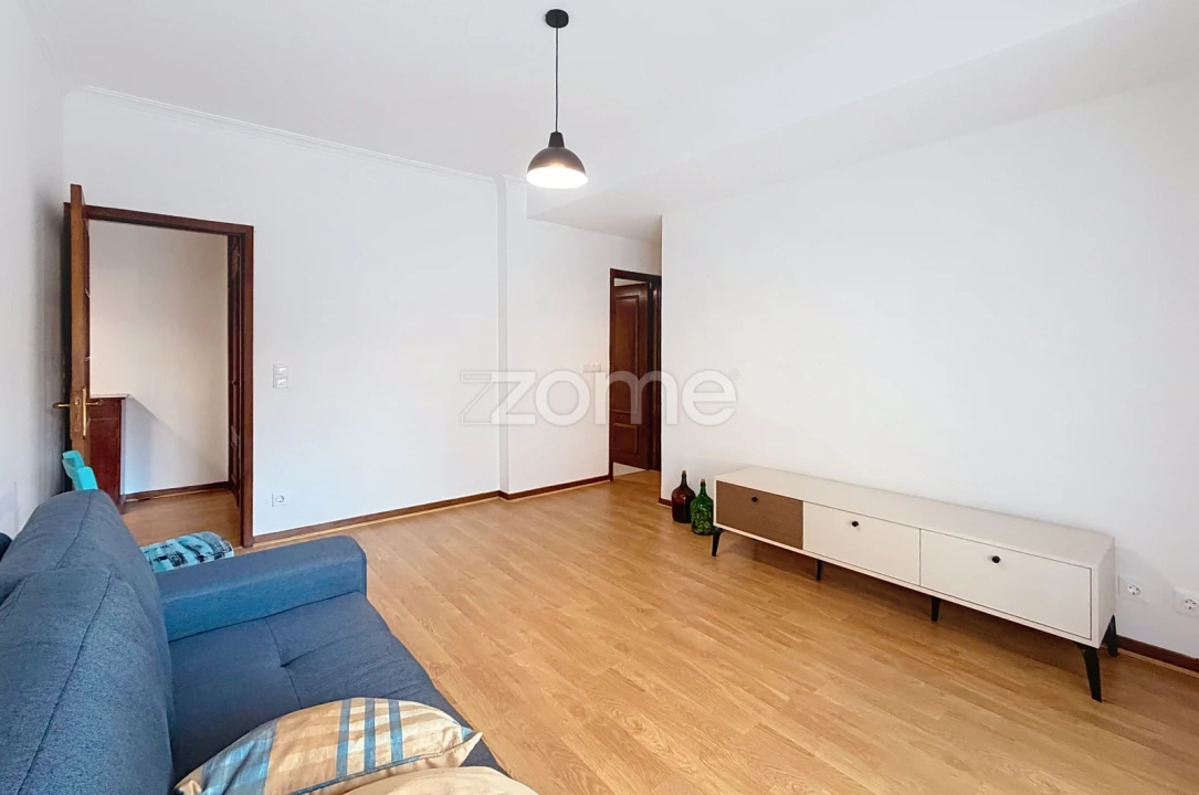 Apartamento T1 para Arrendamento em Santo Antonio dos Olivais Foto 14