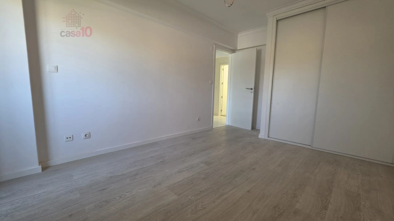 Apartamento T3 para Venda em Cacém e São Marcos Foto 8