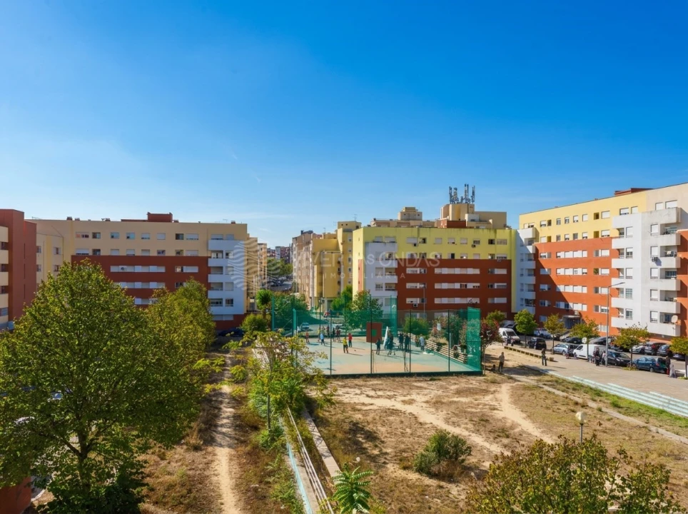 Apartamento T3 para Venda em Caparica e Trafaria Foto 1