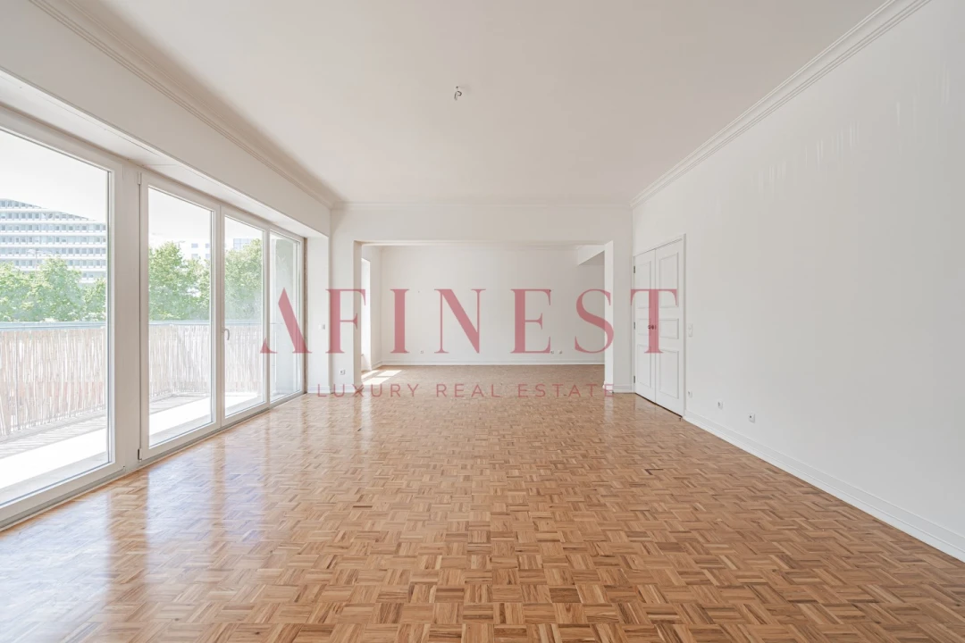 Apartamento T4 para Arrendamento em Santo António Foto 2