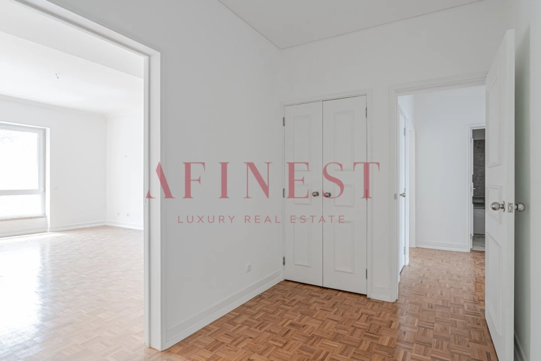 Apartamento T4 para Arrendamento em Santo António Foto 7
