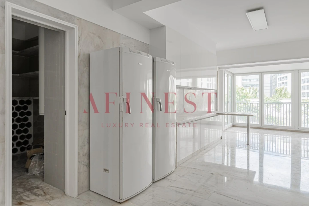 Apartamento T4 para Arrendamento em Santo António Foto 11
