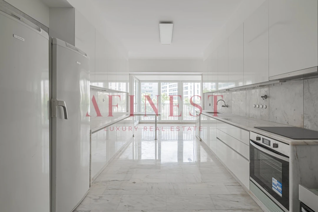 Apartamento T4 para Arrendamento em Santo António Foto 12