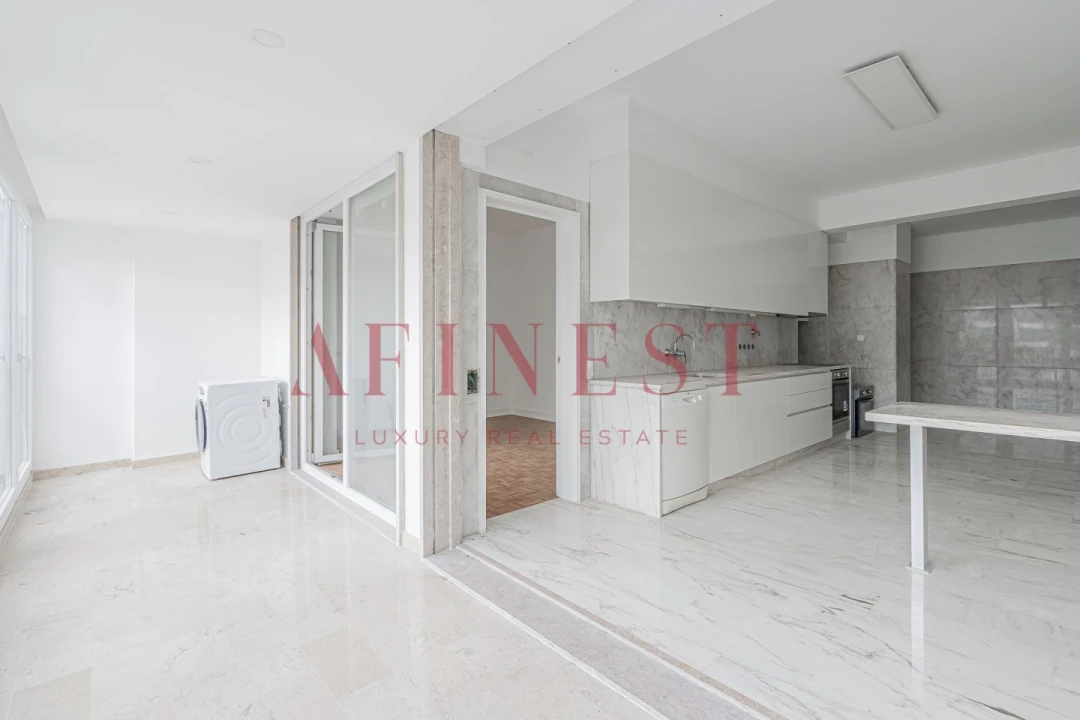 Apartamento T4 para Arrendamento em Santo António Foto 13