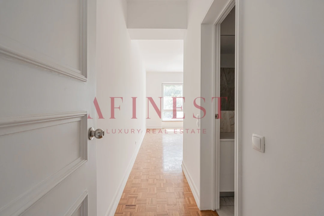 Apartamento T4 para Arrendamento em Santo António Foto 17