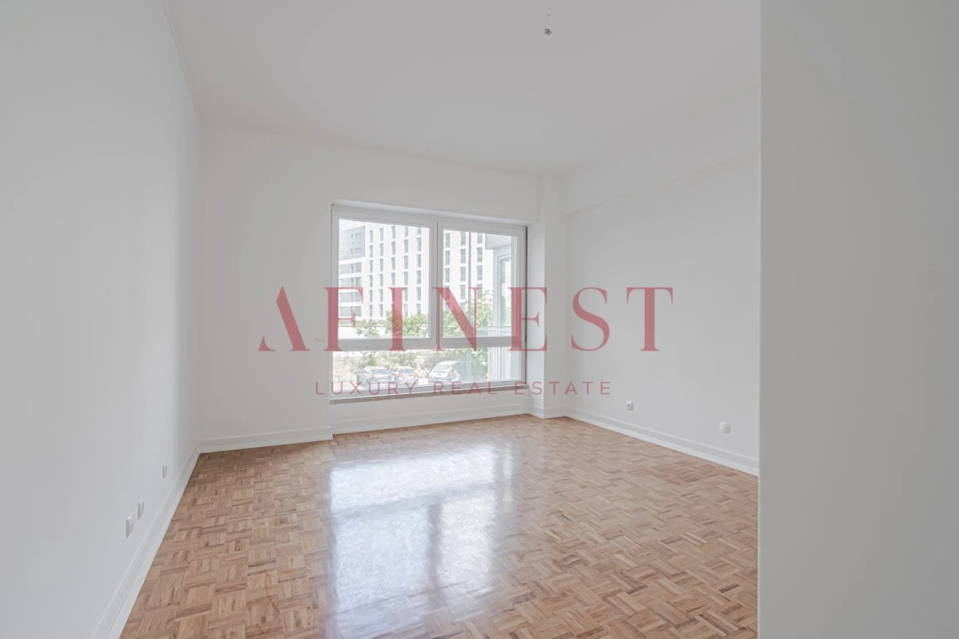 Apartamento T4 para Arrendamento em Santo António Foto 24