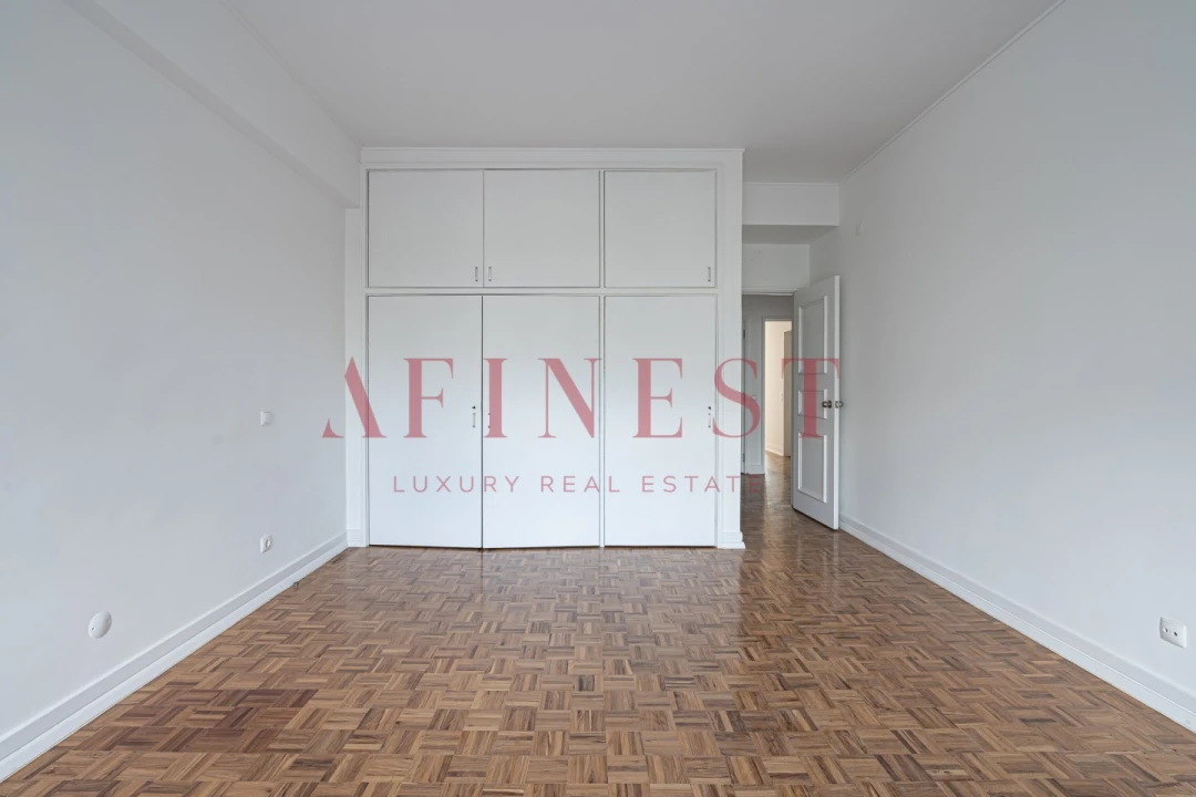 Apartamento T4 para Arrendamento em Santo António Foto 25