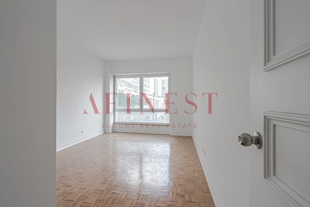 Apartamento T4 para Arrendamento em Santo António Foto 27