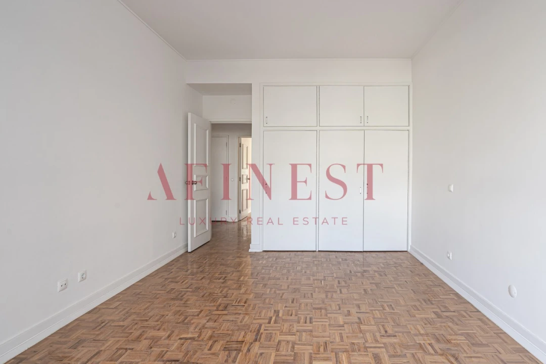 Apartamento T4 para Arrendamento em Santo António Foto 28