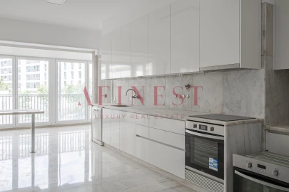 Apartamento T4 para Arrendamento em Santo António