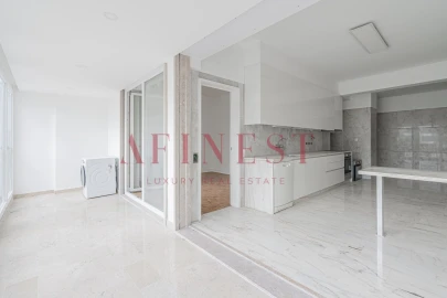 Apartamento T4 para Arrendamento em Santo António