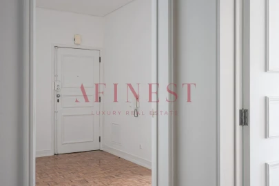 Apartamento T4 para Arrendamento em Santo António