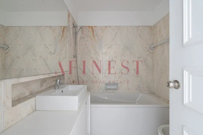 Apartamento T4 para Arrendamento em Santo António