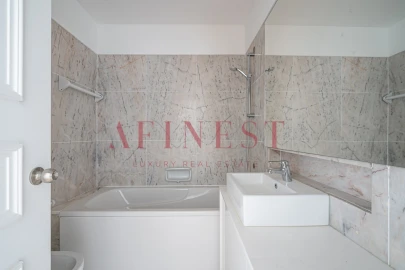Apartamento T4 para Arrendamento em Santo António
