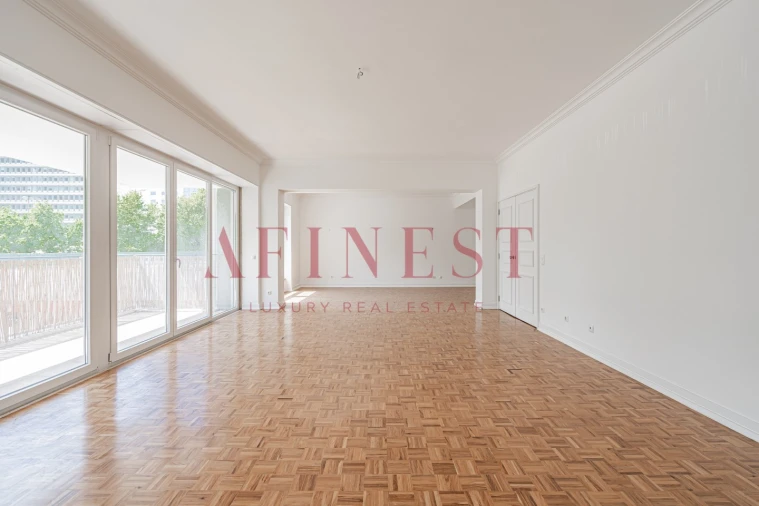 Apartamento T4 para Arrendamento em Santo António Foto 2