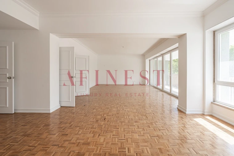Apartamento T4 para Arrendamento em Santo António Foto 4