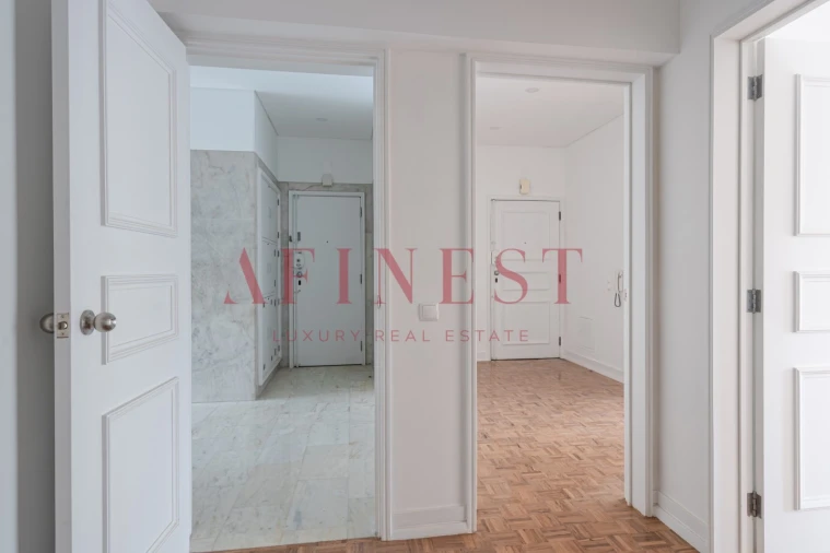 Apartamento T4 para Arrendamento em Santo António Foto 8