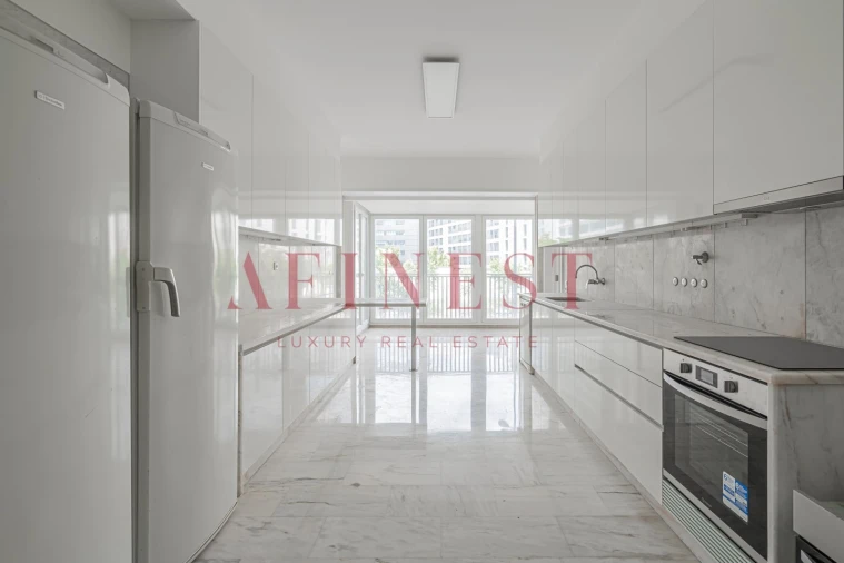 Apartamento T4 para Arrendamento em Santo António Foto 12