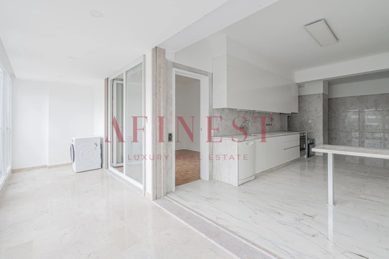Apartamento T4 para Arrendamento em Santo António Foto 13