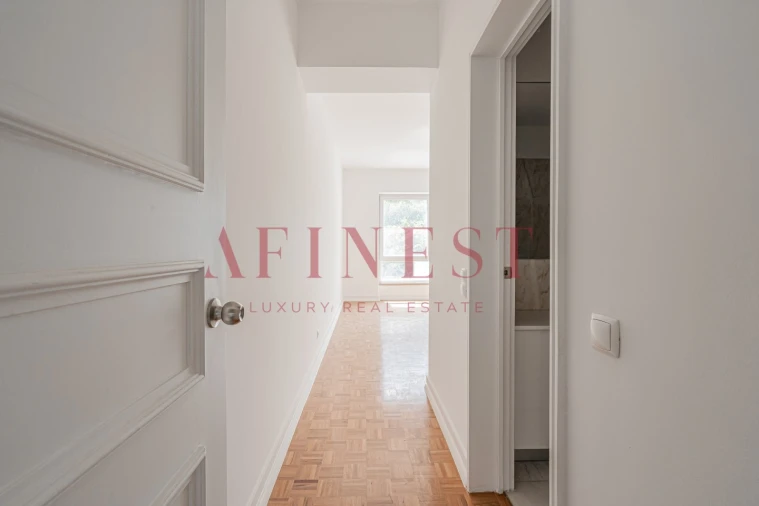 Apartamento T4 para Arrendamento em Santo António Foto 17