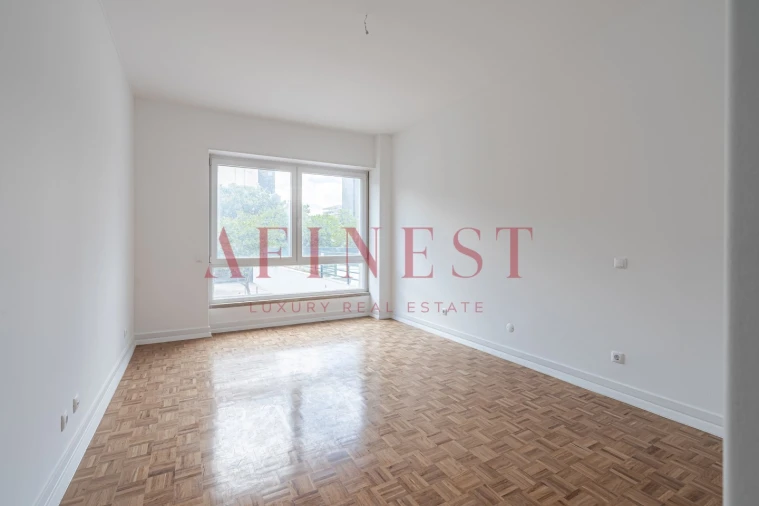 Apartamento T4 para Arrendamento em Santo António Foto 18