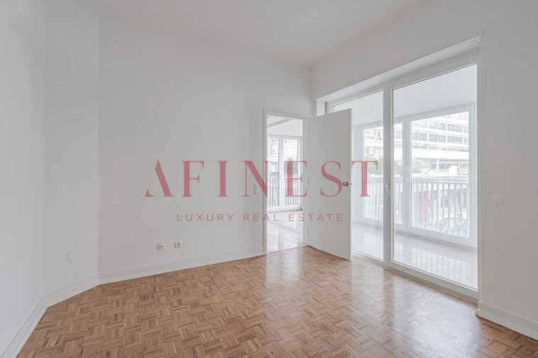 Apartamento T4 para Arrendamento em Santo António Foto 22