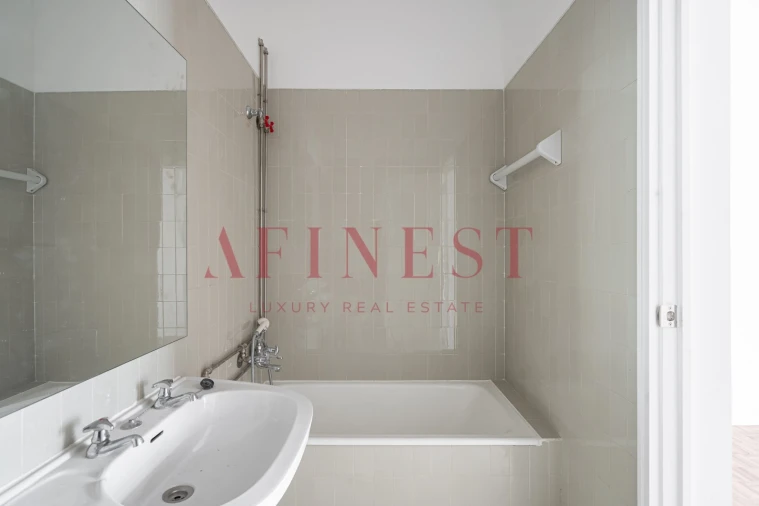 Apartamento T4 para Arrendamento em Santo António Foto 23