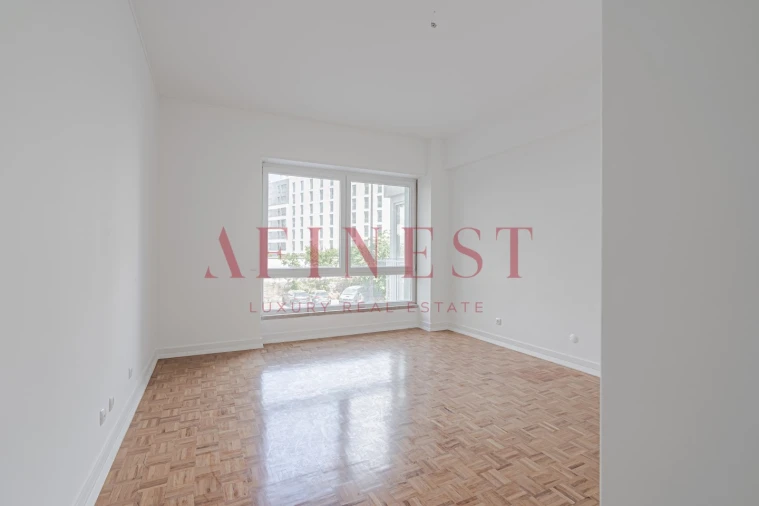 Apartamento T4 para Arrendamento em Santo António Foto 24