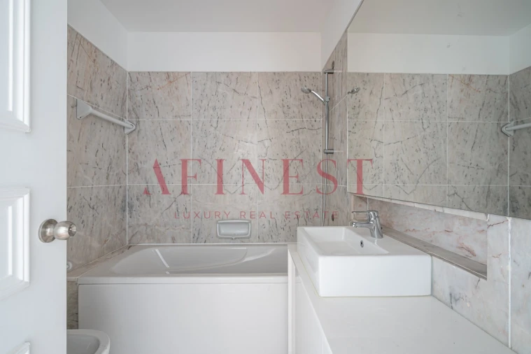 Apartamento T4 para Arrendamento em Santo António Foto 26