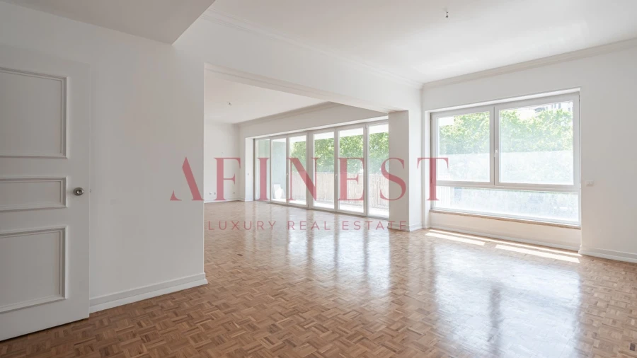 Apartamento T4 para Arrendamento em Santo António