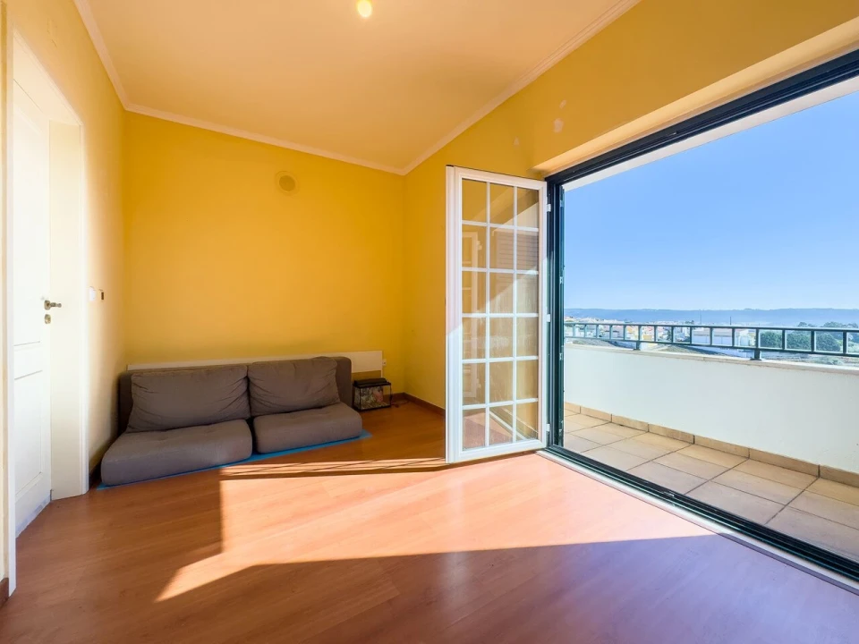 Moradia T3 para Venda em Encarnação Foto 26