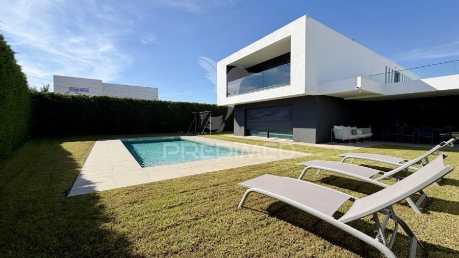 Moradia T5 para Venda em Alhos Vedros Foto 4