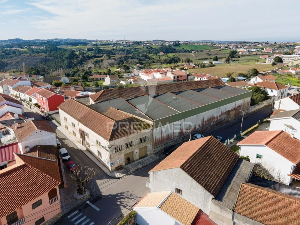 Armazém para Venda em Alcobaça e Vestiaria Foto 1