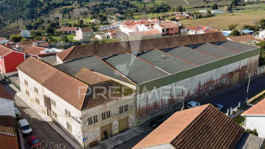 Armazém para Venda em Alcobaça e Vestiaria