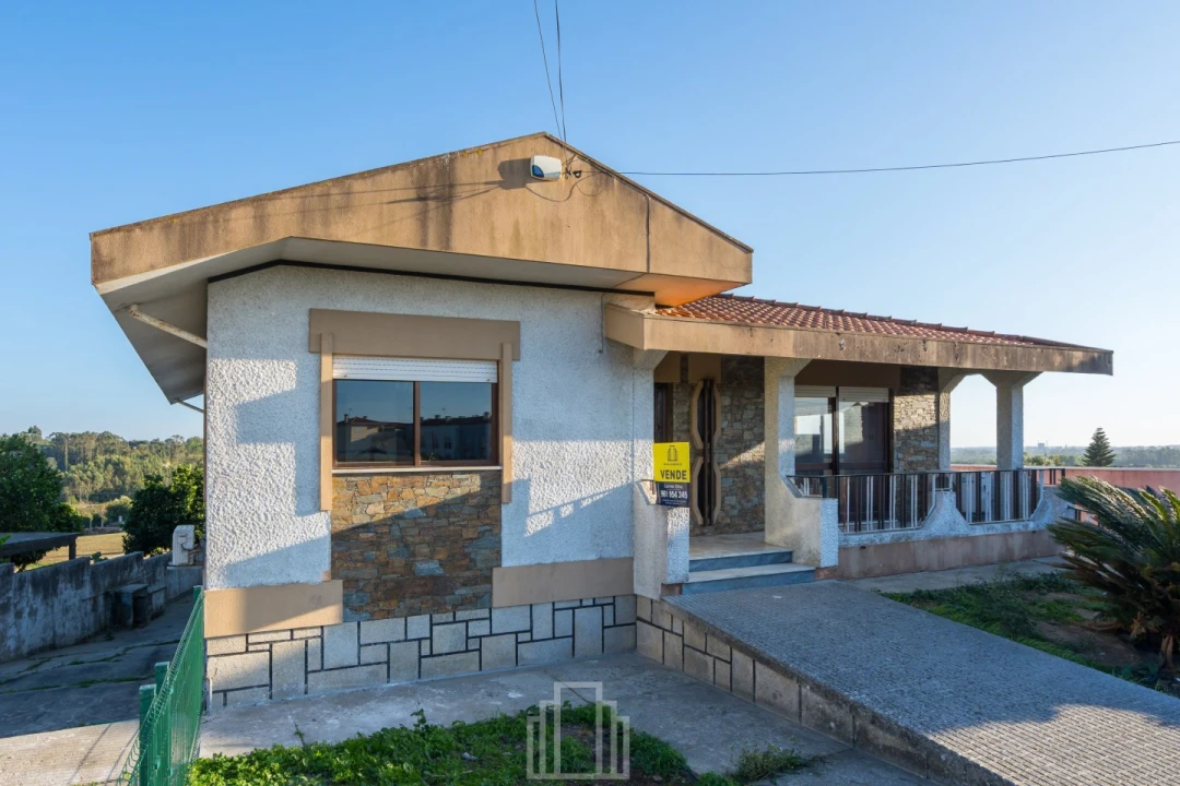 Moradia T4 para Venda em Salreu Foto 1