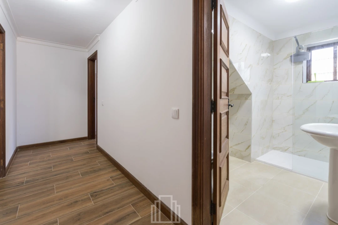 Moradia T4 para Venda em Salreu Foto 30