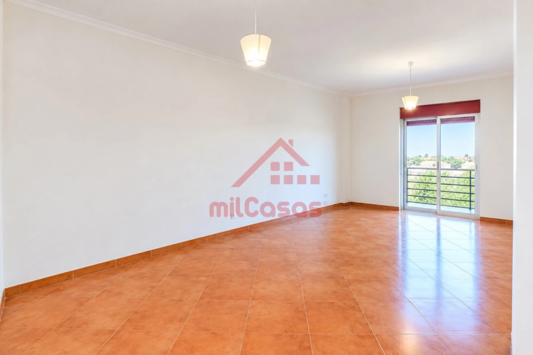 Apartamento T1 para Arrendamento em Santa Maria, São Pedro e Matacães Foto 7