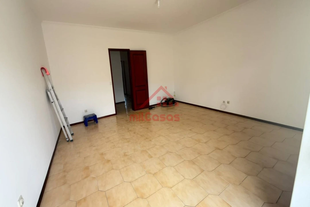 Apartamento T3 para Arrendamento em Santa Maria, São Pedro e Matacães Foto 4