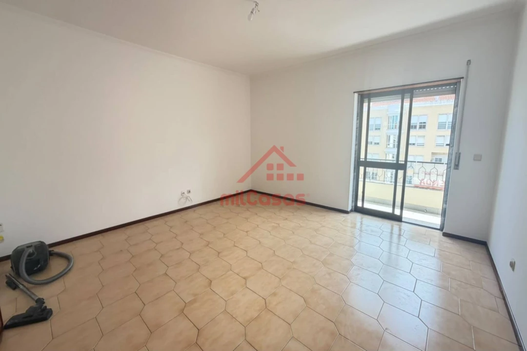 Apartamento T3 para Arrendamento em Santa Maria, São Pedro e Matacães Foto 7