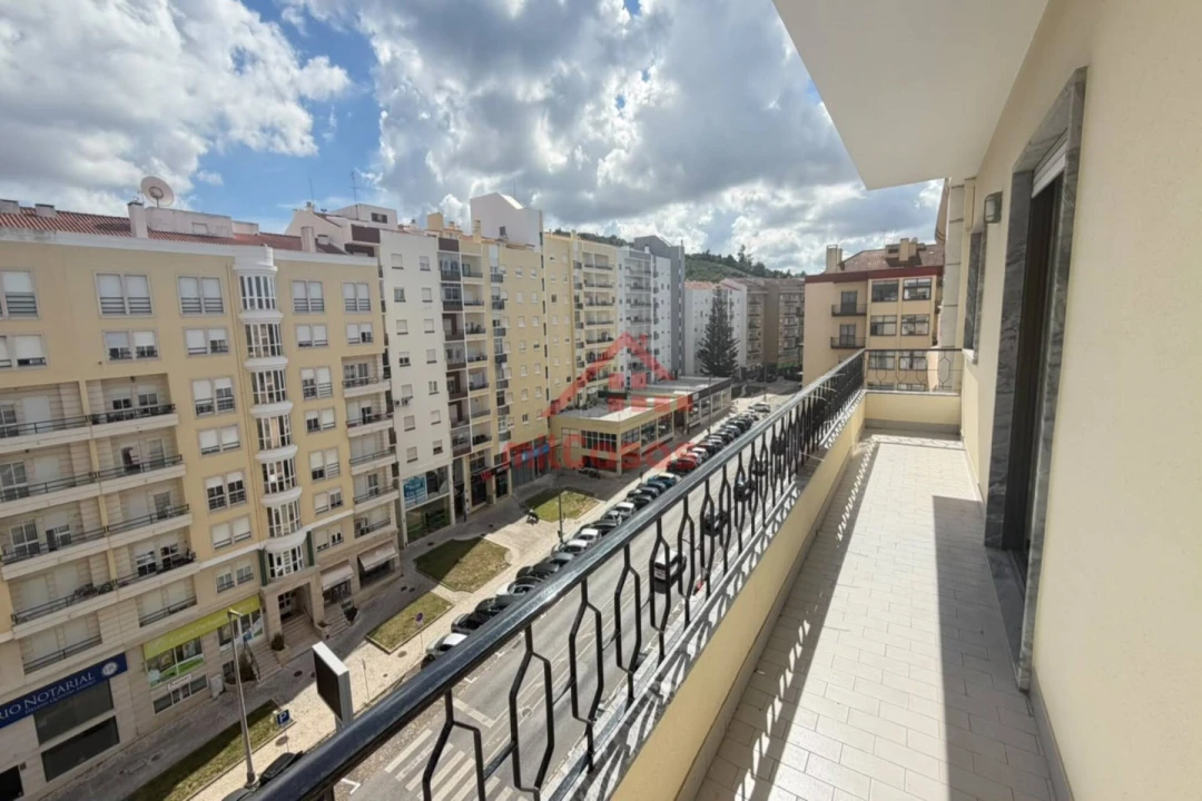 Apartamento T3 para Arrendamento em Santa Maria, São Pedro e Matacães Foto 9
