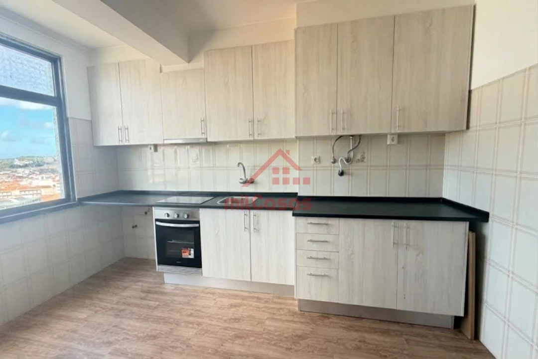 Apartamento T3 para Arrendamento em Santa Maria, São Pedro e Matacães Foto 13