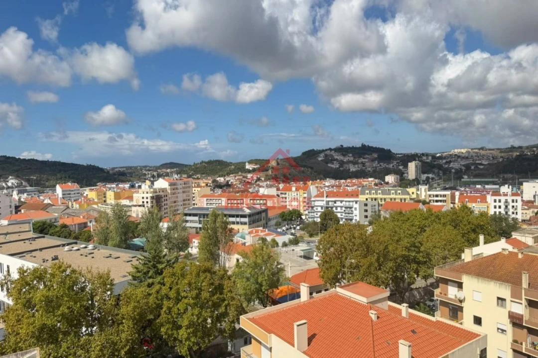Apartamento T3 para Arrendamento em Santa Maria, São Pedro e Matacães Foto 17