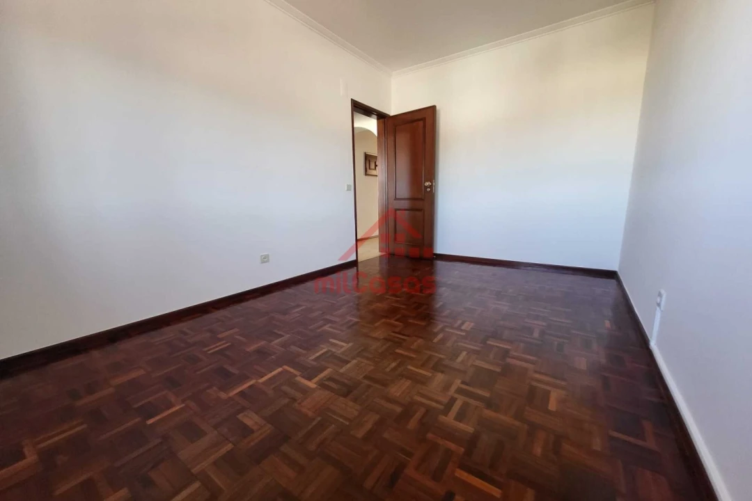 Apartamento T3 para Arrendamento em Santa Maria, São Pedro e Matacães Foto 23