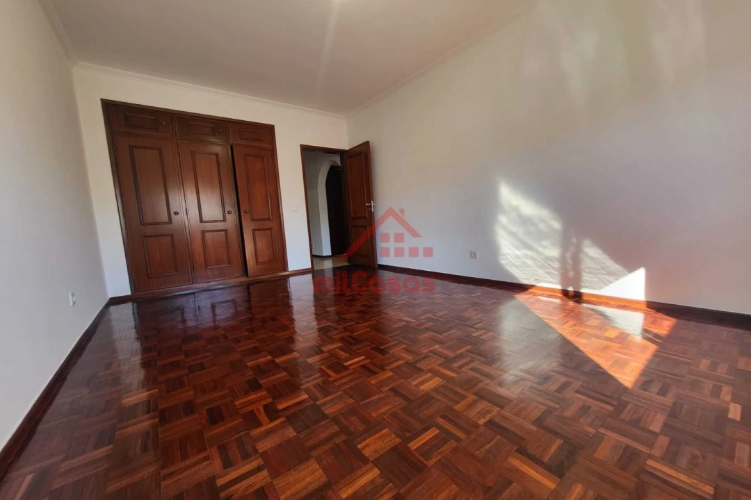 Apartamento T3 para Arrendamento em Santa Maria, São Pedro e Matacães Foto 24
