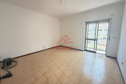 Apartamento T3 para Arrendamento em Santa Maria, São Pedro e Matacães