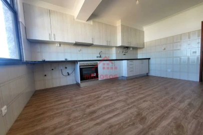 Apartamento T3 para Arrendamento em Santa Maria, São Pedro e Matacães