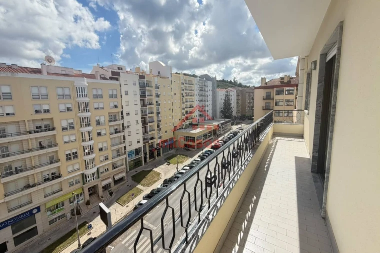 Apartamento T3 para Arrendamento em Santa Maria, São Pedro e Matacães Foto 9